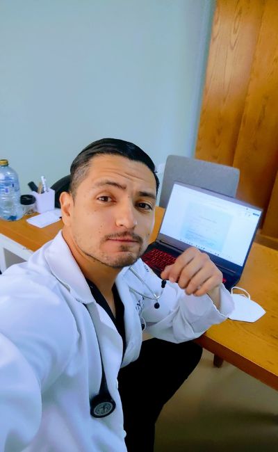 El Dr. Bernardo Amador 👨‍⚕️ es médico Cirujano Gastroenterólogo en La Paz, con alta especialidad en Endoscopía Gastrointestinal Terapéutica.